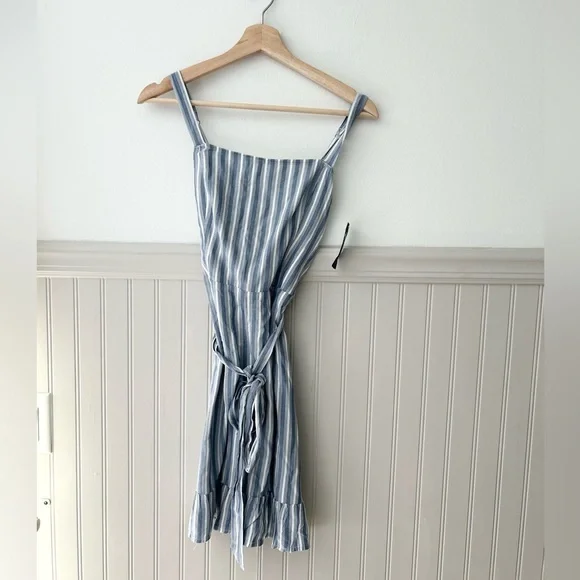 ⭐️ NEW Hollister Small Blue and White Striped Belted Mini Dress - Picture 1 of 5